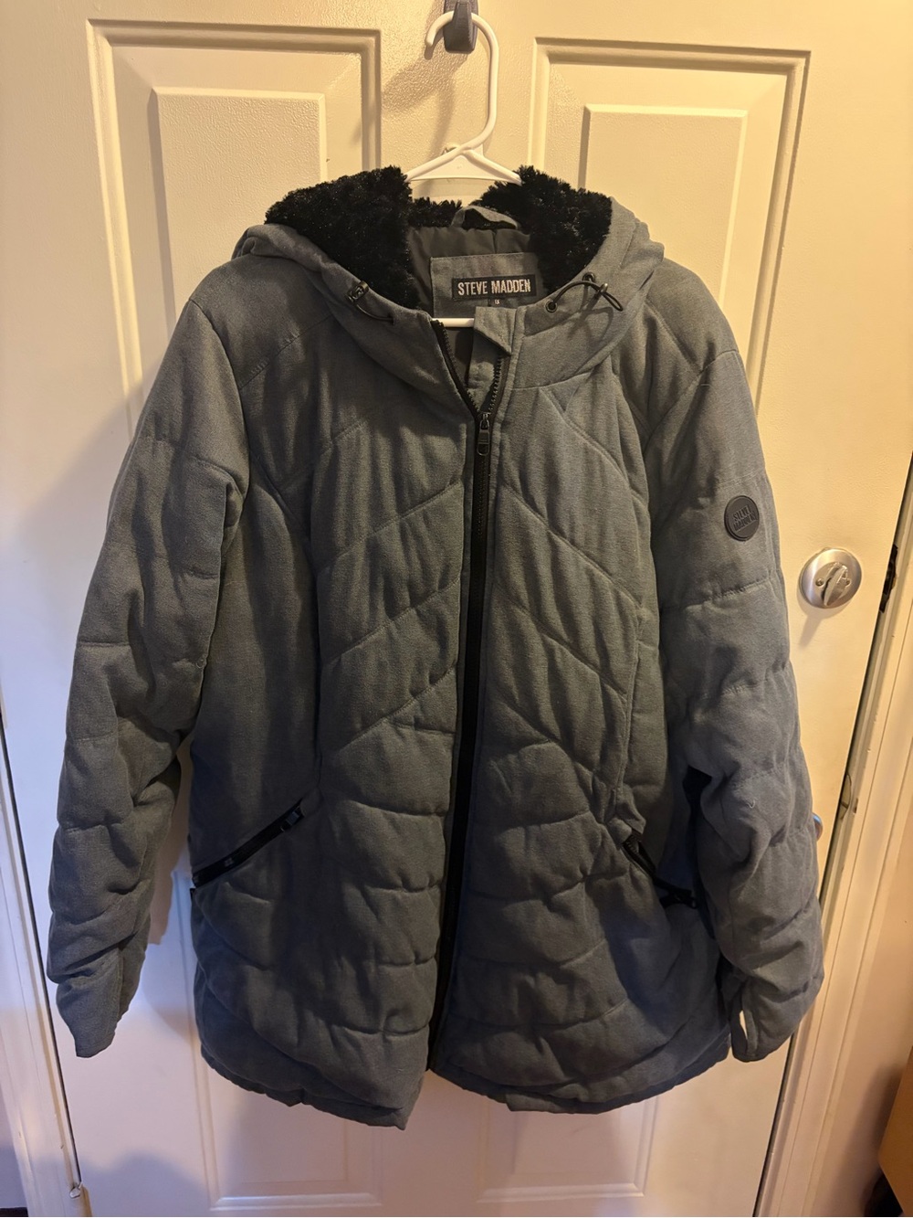 Steve Madden Women's 1X Gray Faux Fur Black Lined Hooded Puffer Winter Coat